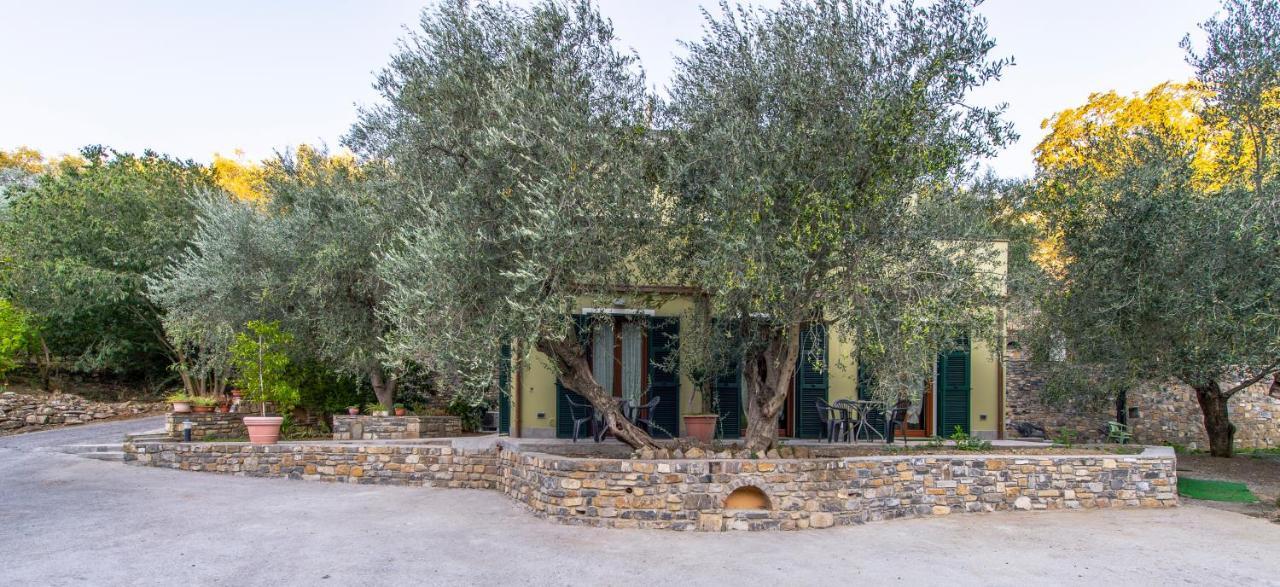 Appartamenti Arco Antico San Bartolomeo Al Mare Exterior foto